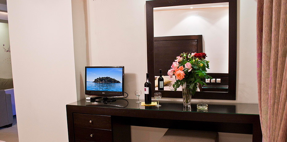 Suites in Tolo