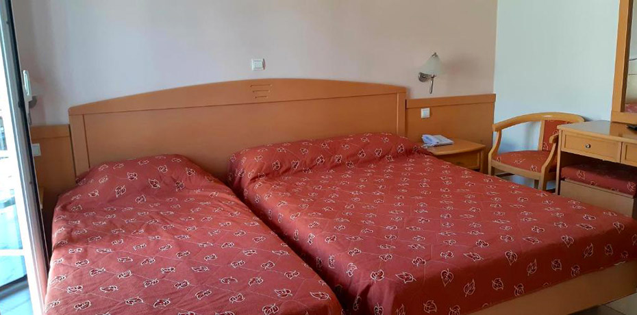 Triple Rooms in Tolo Hotel