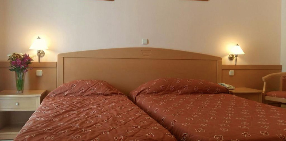 Triple Rooms in Tolo Hotel