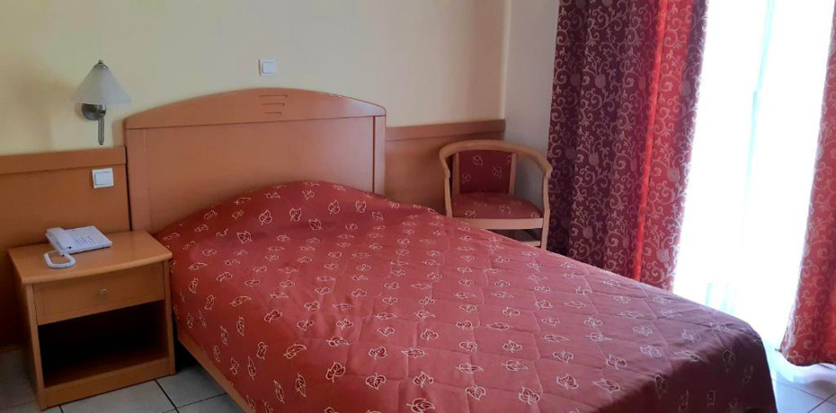 Single Rooms in Tolo Hotel